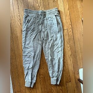 cloth & stone Light Gray Joggers - Size Small